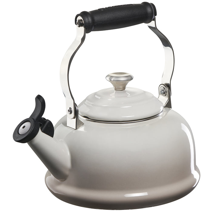 Le Creuset Classic Whistling Kettle in Meringue