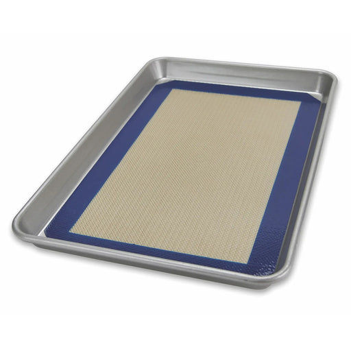 USA Pan Quarter Sheet Pan with Silicone Baking Mat