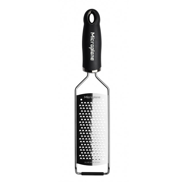 https://www.lascosascooking.com/cdn/shop/products/Microplane-Gourmet-Series-Coarse-Grater-with-Black-Handle_643x643.jpg?v=1684524575