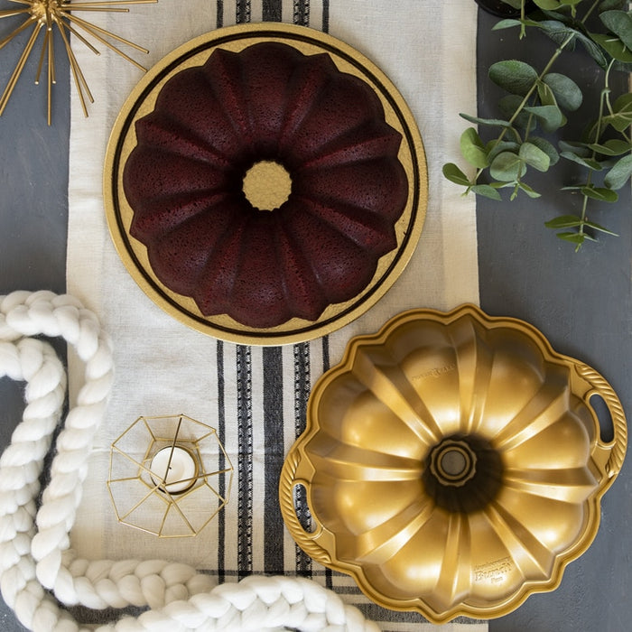 https://www.lascosascooking.com/cdn/shop/products/Nordic-Ware-Premier-Gold-Collection-Anniversary-Bundt-Pan_700x700.jpg?v=1649957383