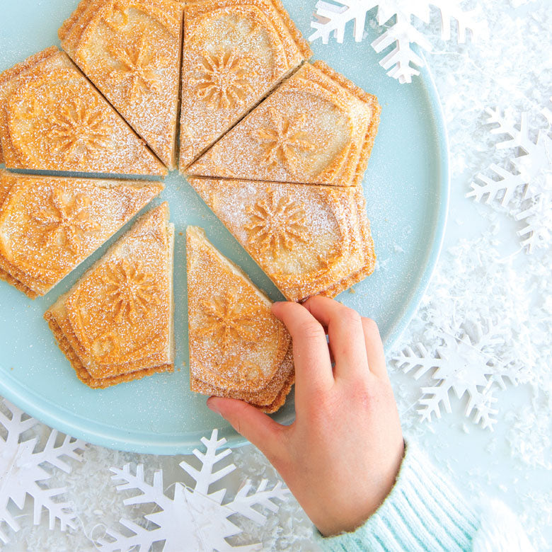 Nordic Ware Sweet Snowflakes Shortbread Pan — Las Cosas Kitchen Shoppe