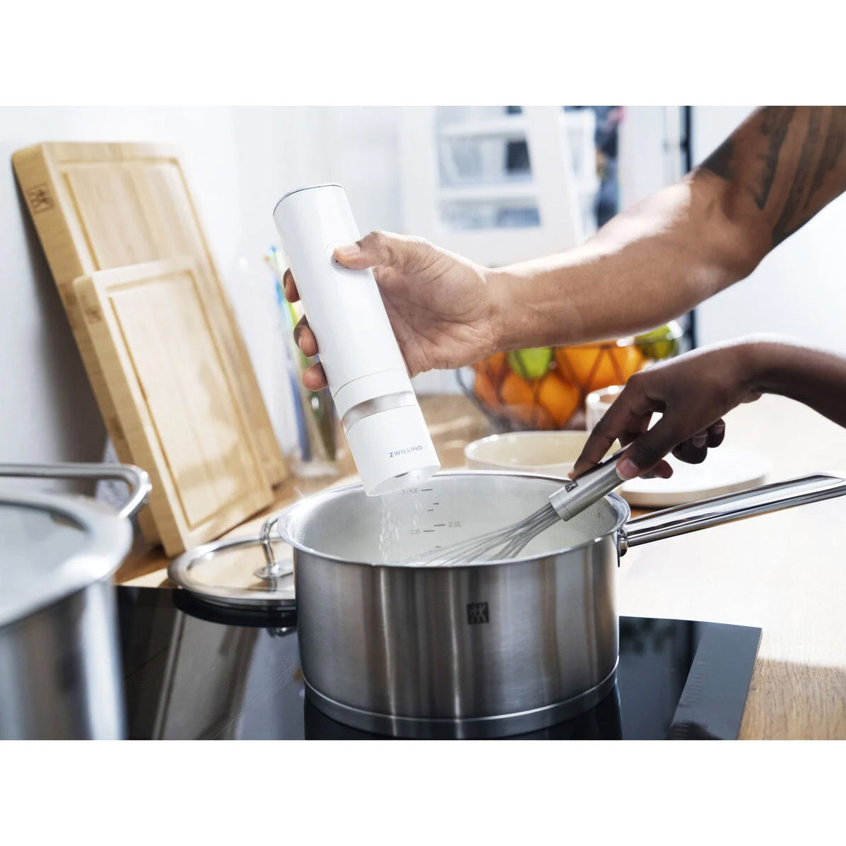 ZWILLING Enfinigy Rechargeable Electric Salt/Pepper Mill in White — Las